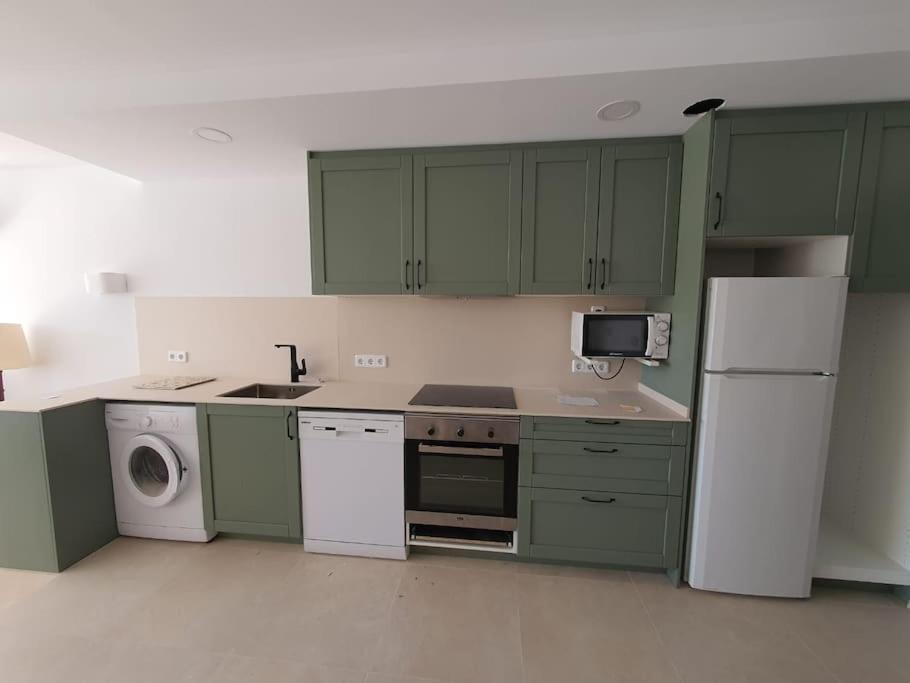 Waterfront Apartment 'Maria'. Pool. Wifi ซานตานยี ภายนอก รูปภาพ