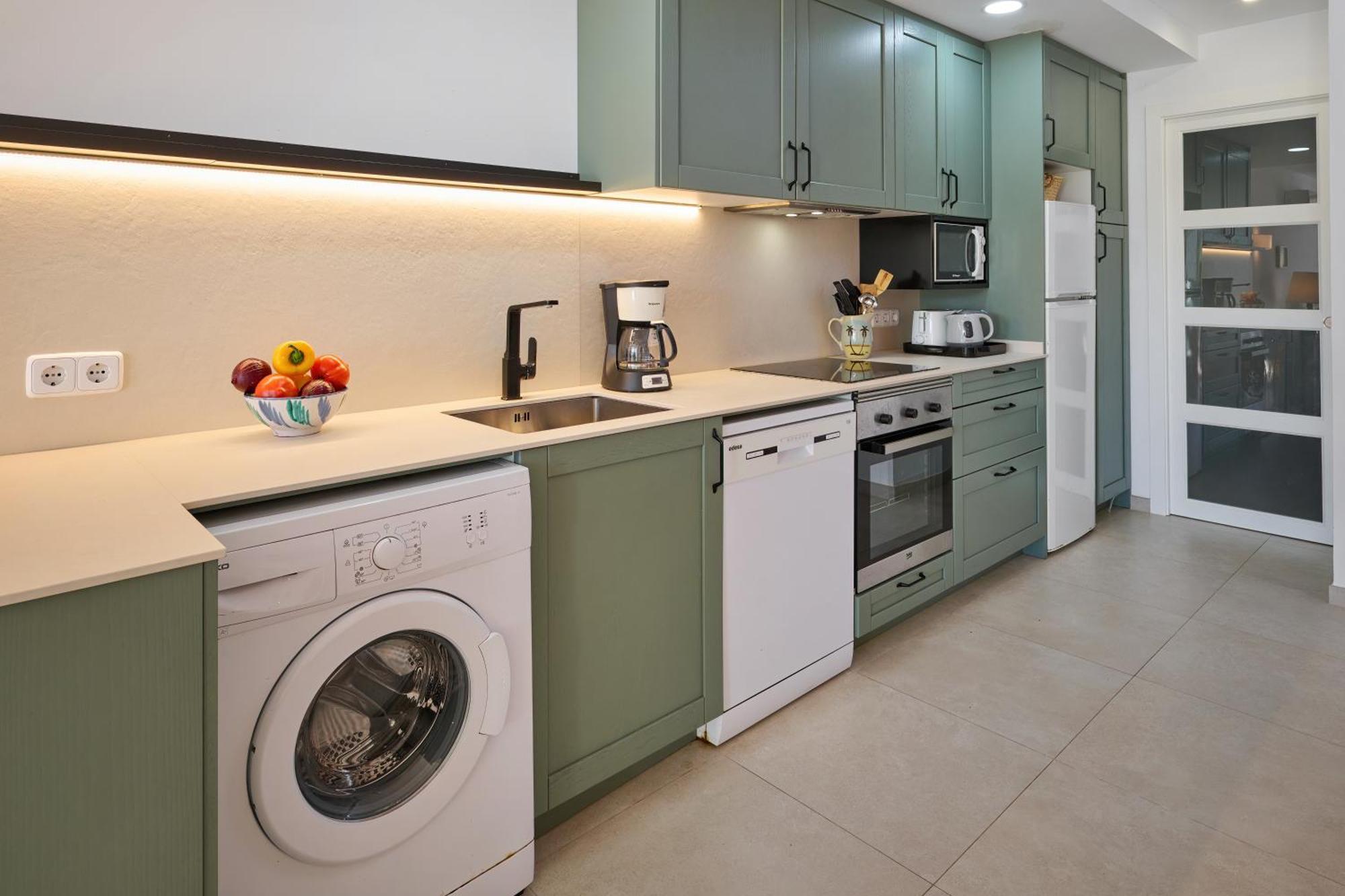 Waterfront Apartment 'Maria'. Pool. Wifi ซานตานยี ภายนอก รูปภาพ
