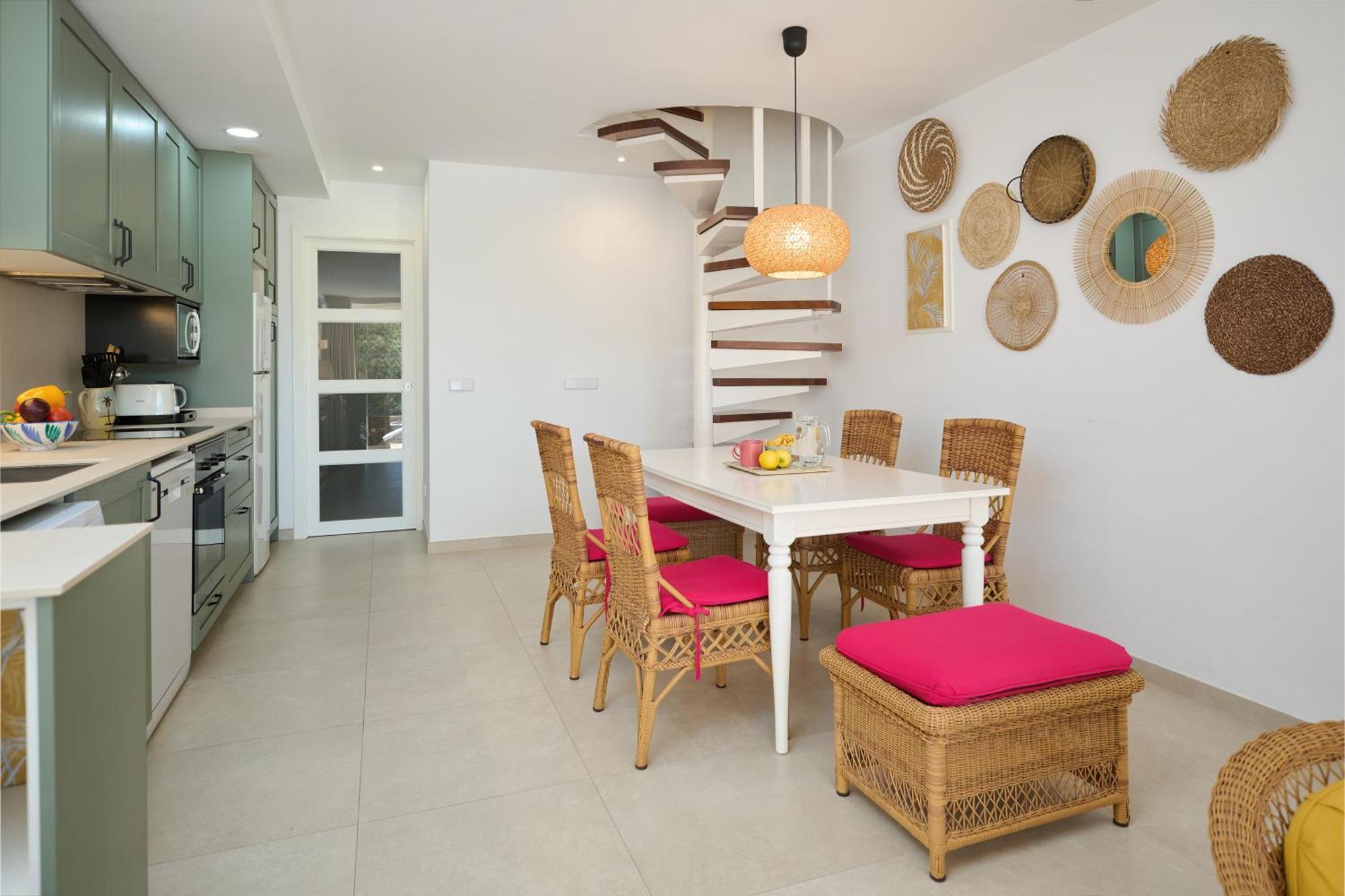 Waterfront Apartment 'Maria'. Pool. Wifi ซานตานยี ภายนอก รูปภาพ